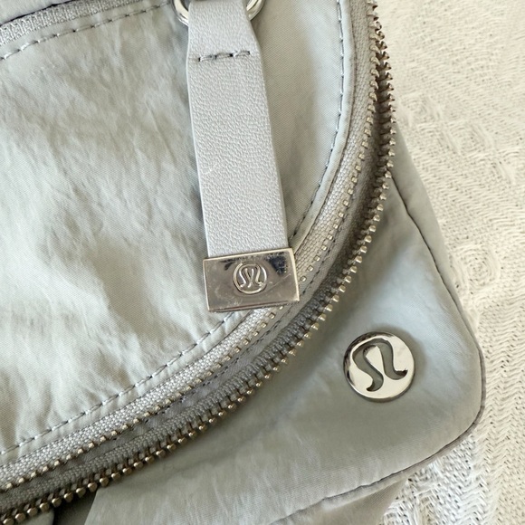 Lululemon Silver Gray Belt Bag Adjustable Strap All Night Festival Bag Micro - Picture 7 of 8